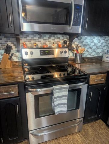 308 SW MOORE Place, Blue Springs, MO 64015