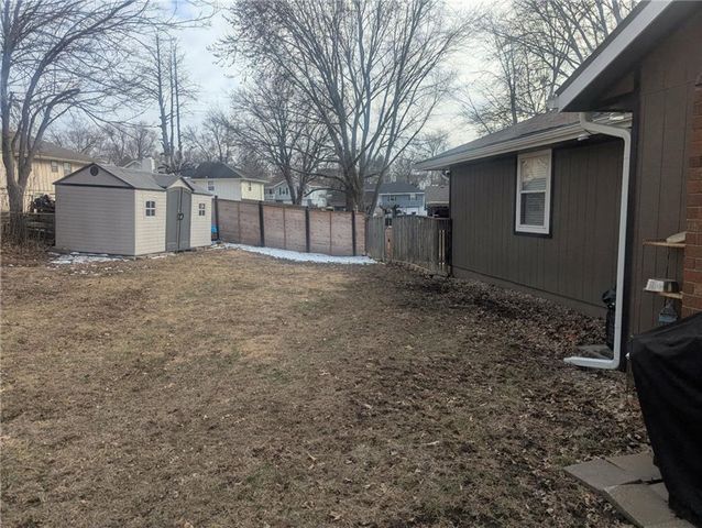 308 SW MOORE Place, Blue Springs, MO 64015