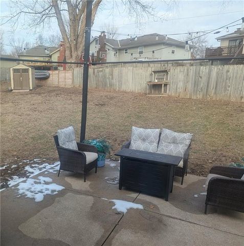 308 SW MOORE Place, Blue Springs, MO 64015