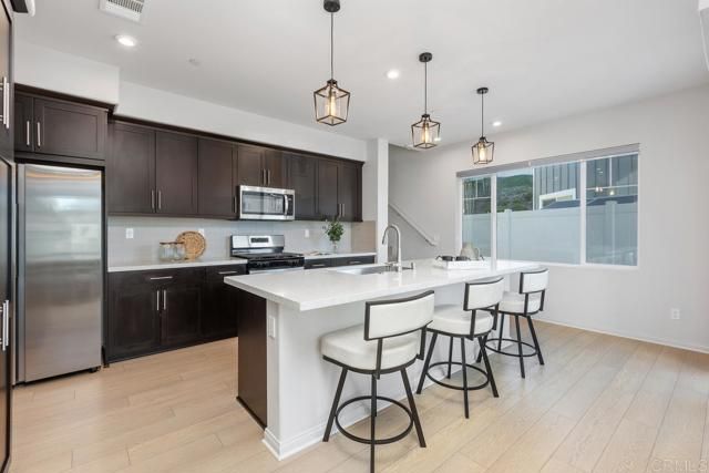 1505 Wingwood Lane, Vista, CA 92083