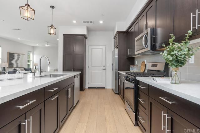 1505 Wingwood Lane, Vista, CA 92083