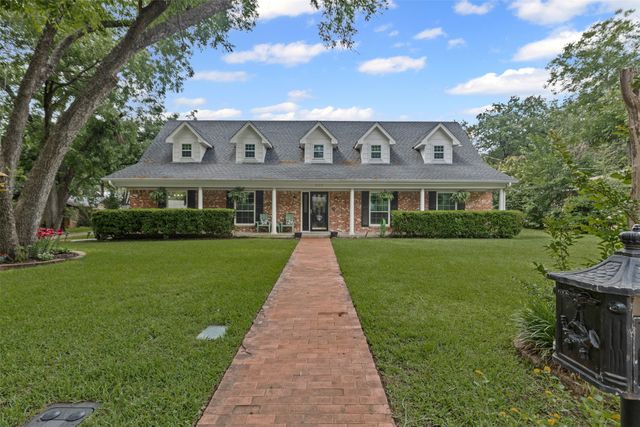 209 Shenandoah Drive, Euless, TX 76039