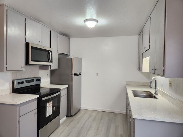 9220 Bancroft Ave B, Oakland, CA 94603