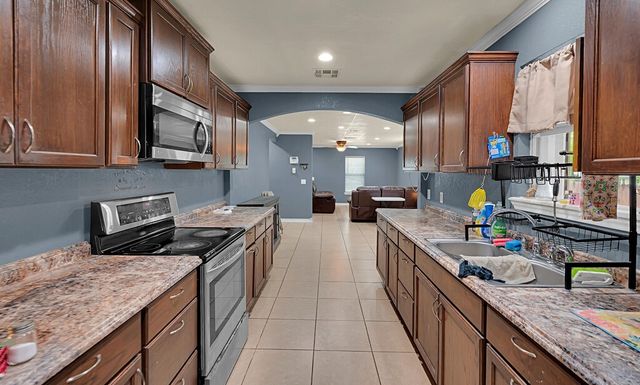1410 W 3rd Street, Clifton, TX 76634