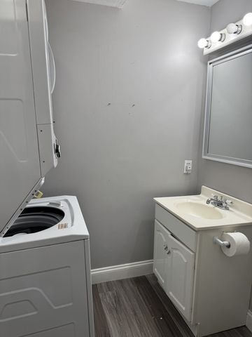 64 Mayland St, Fitchburg, MA 01420