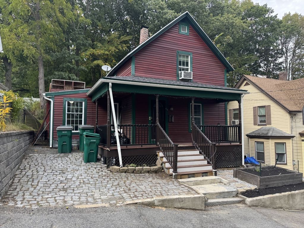64 Mayland St, Fitchburg, MA 01420