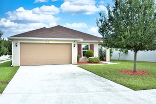 5850 NW Pine Trail Circle, Port St Lucie, FL 34983