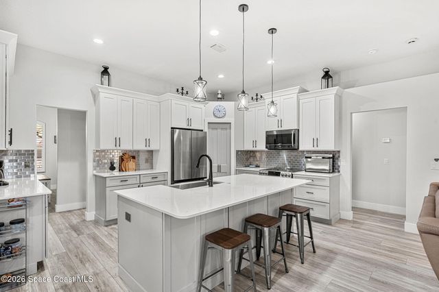 1099 Meadowbrook Road NE, Palm Bay, FL 32905