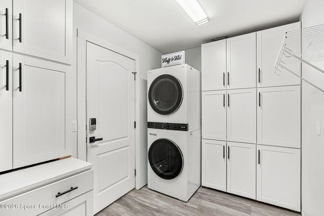 1099 Meadowbrook Road NE, Palm Bay, FL 32905