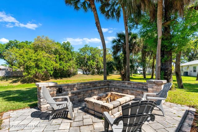 1099 Meadowbrook Road NE, Palm Bay, FL 32905