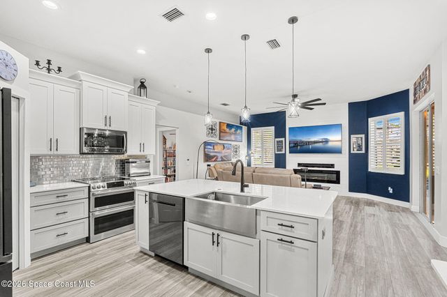 1099 Meadowbrook Road NE, Palm Bay, FL 32905