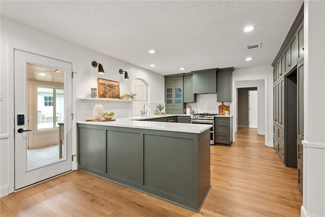 3613 Sunnybrook Lane, Bryan, TX 77802