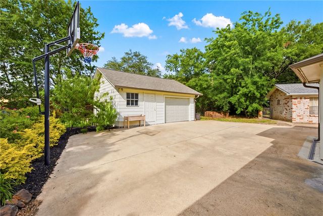 3613 Sunnybrook Lane, Bryan, TX 77802