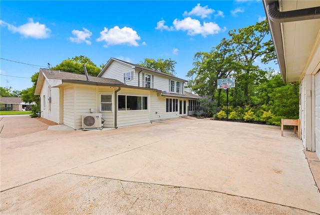3613 Sunnybrook Lane, Bryan, TX 77802