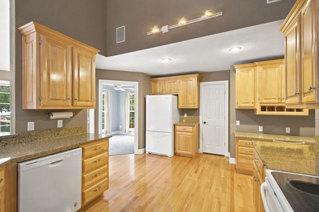 395 S Yellowwood Drive, Springfield, MO 65809
