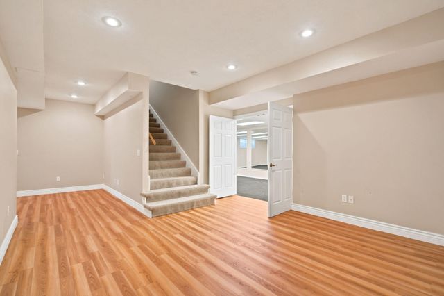 395 S Yellowwood Drive, Springfield, MO 65809