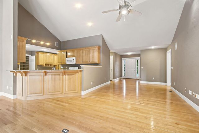 395 S Yellowwood Drive, Springfield, MO 65809