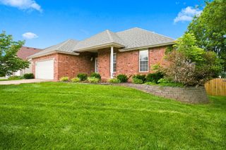 395 S Yellowwood Drive, Springfield, MO 65809