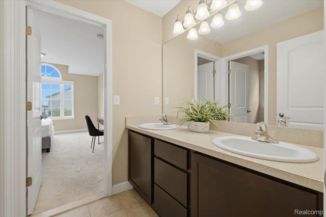 1114 Wales Drive, Orion Charter Township, MI 48359