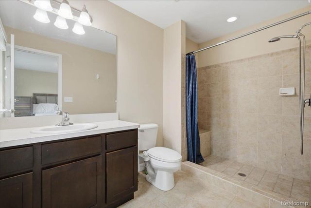 1114 Wales Drive, Orion Charter Township, MI 48359