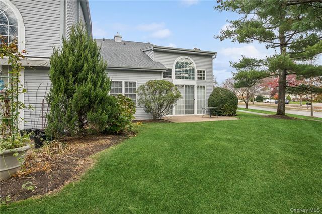 652 Balfour Place, Melville, NY 11747