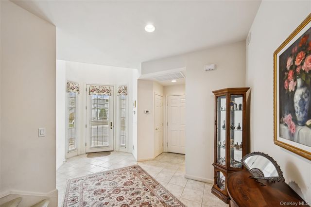 652 Balfour Place, Melville, NY 11747