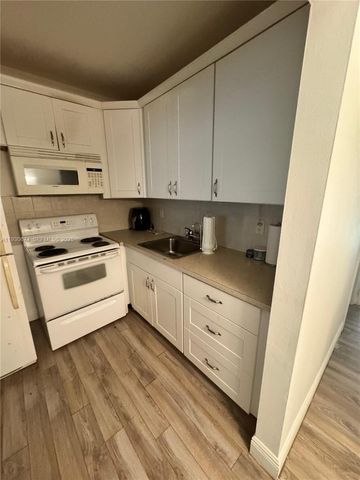 118 E Salisbury E 118, West Palm Beach, FL 33417