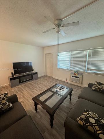 118 E Salisbury E 118, West Palm Beach, FL 33417