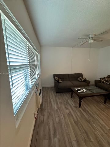 118 E Salisbury E 118, West Palm Beach, FL 33417