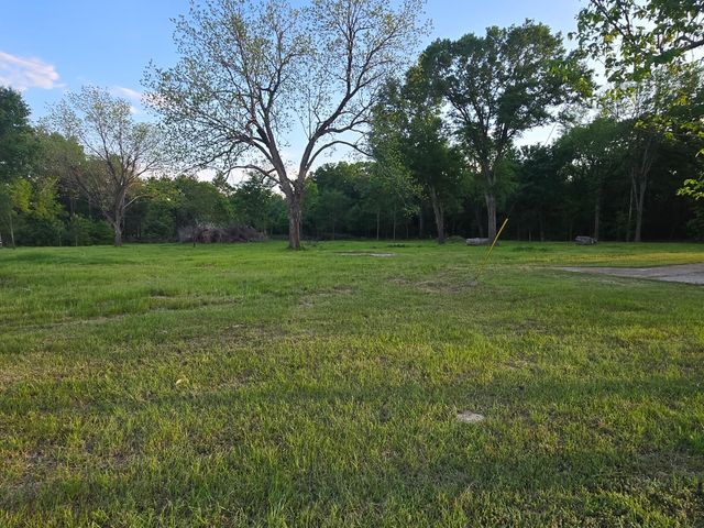 1645 E Royall Boulevard, Malakoff, TX 75148