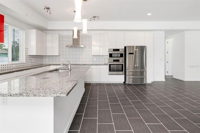 4524 RIVERWOOD AVENUE, Sarasota, FL 34231