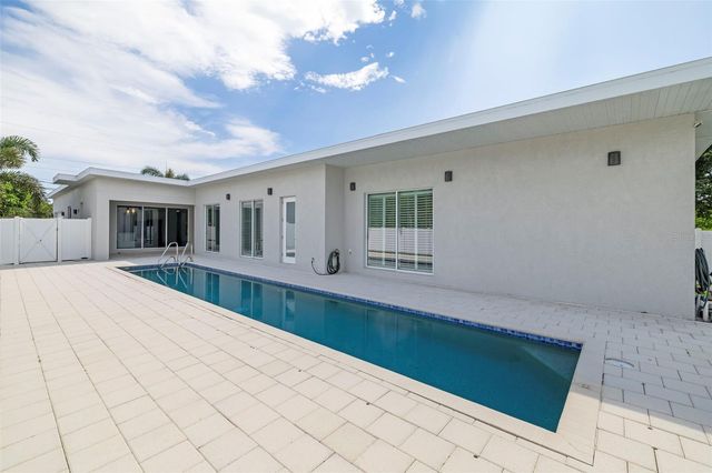 4524 RIVERWOOD AVENUE, Sarasota, FL 34231