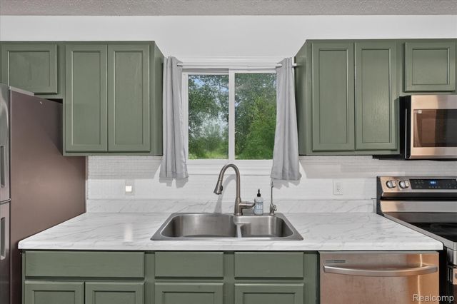 416 Thomas Street, Holly Village, MI 48442
