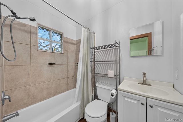 416 Thomas Street, Holly Village, MI 48442