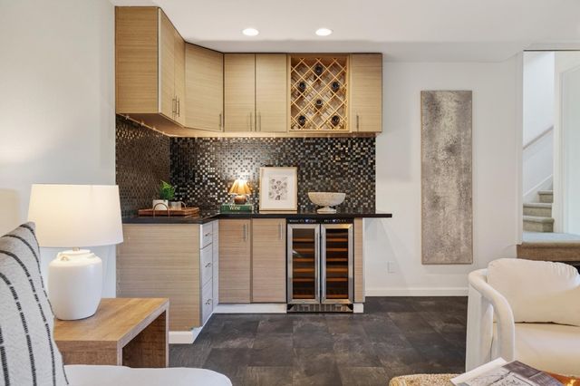 6505 6505 Girvin Dr., Oakland, CA 94611