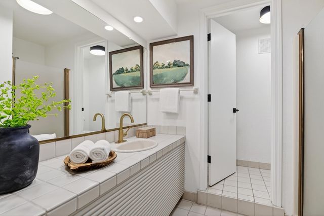 6505 6505 Girvin Dr., Oakland, CA 94611