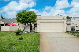 137 Santa Fe Dr, Rockport, TX 78382