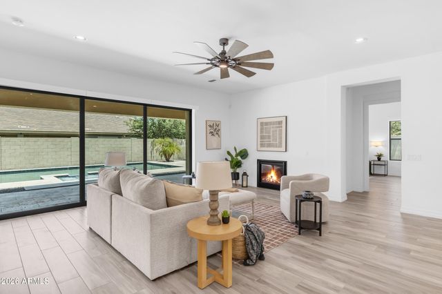 2538 E RAVENSWOOD Drive, Gilbert, AZ 85298