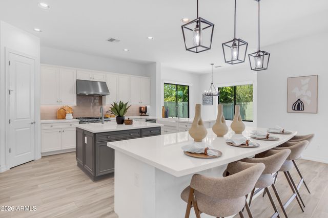 2538 E RAVENSWOOD Drive, Gilbert, AZ 85298