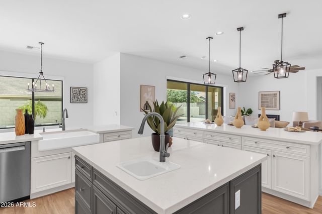 2538 E RAVENSWOOD Drive, Gilbert, AZ 85298