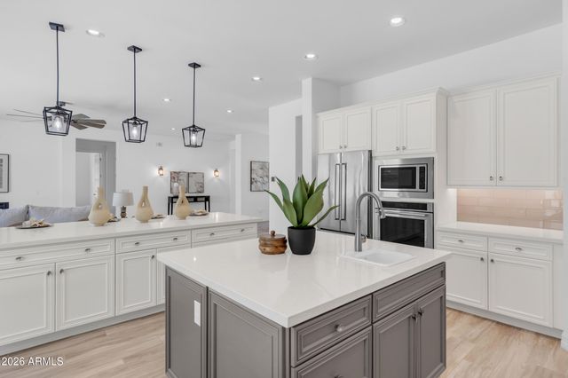 2538 E RAVENSWOOD Drive, Gilbert, AZ 85298