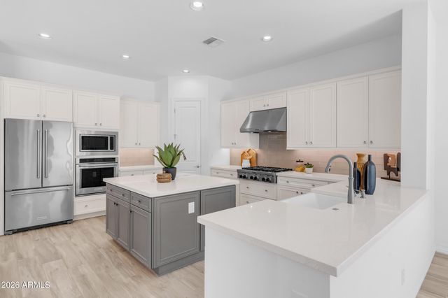 2538 E RAVENSWOOD Drive, Gilbert, AZ 85298