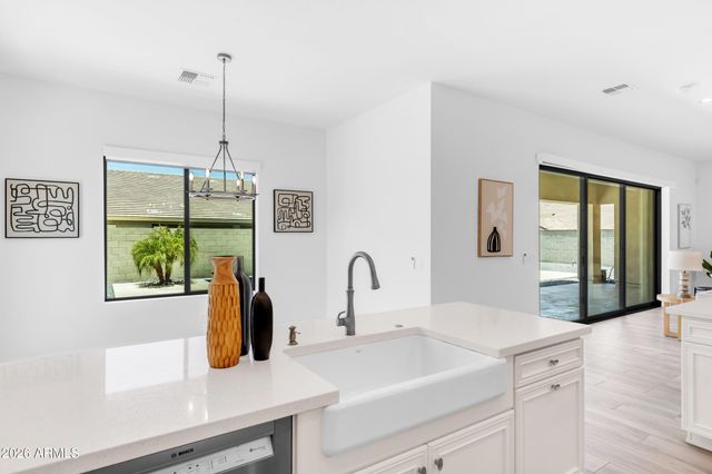 2538 E RAVENSWOOD Drive, Gilbert, AZ 85298