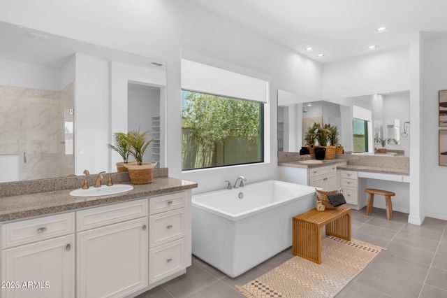 2538 E RAVENSWOOD Drive, Gilbert, AZ 85298