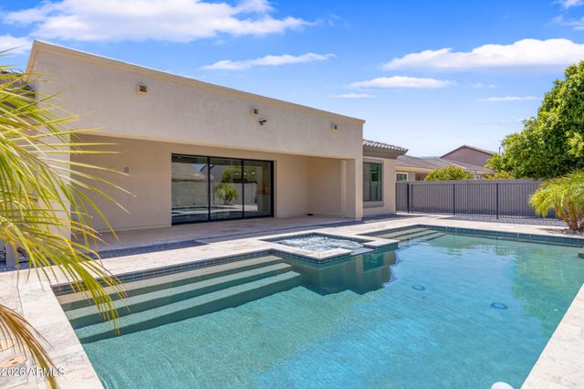 2538 E RAVENSWOOD Drive, Gilbert, AZ 85298