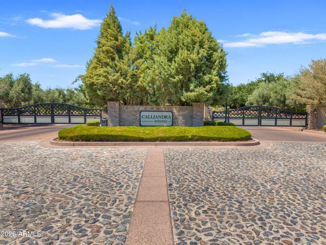 2538 E RAVENSWOOD Drive, Gilbert, AZ 85298