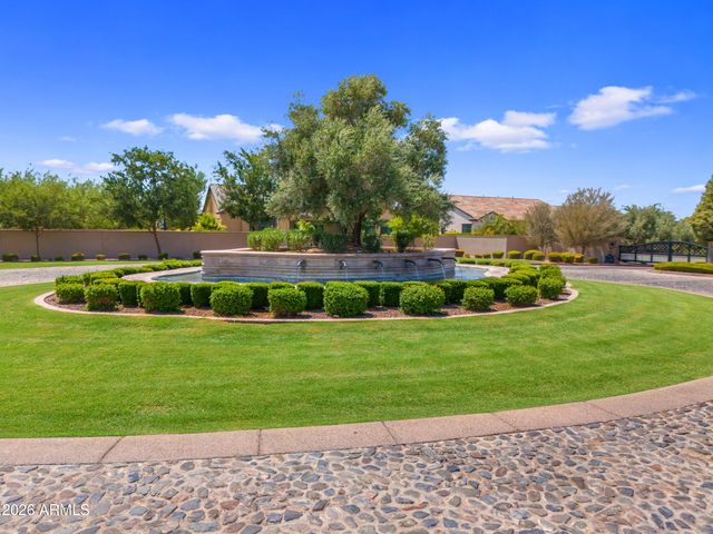 2538 E RAVENSWOOD Drive, Gilbert, AZ 85298