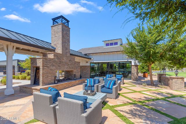2538 E RAVENSWOOD Drive, Gilbert, AZ 85298