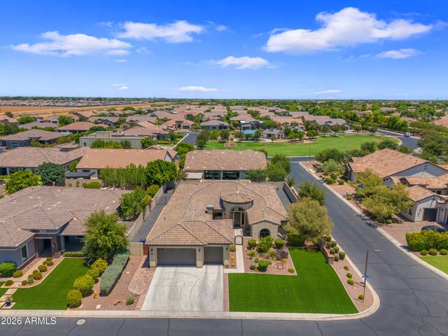 2538 E RAVENSWOOD Drive, Gilbert, AZ 85298