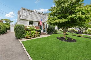 76 Highfield Avenue, Port Washington, NY 11050